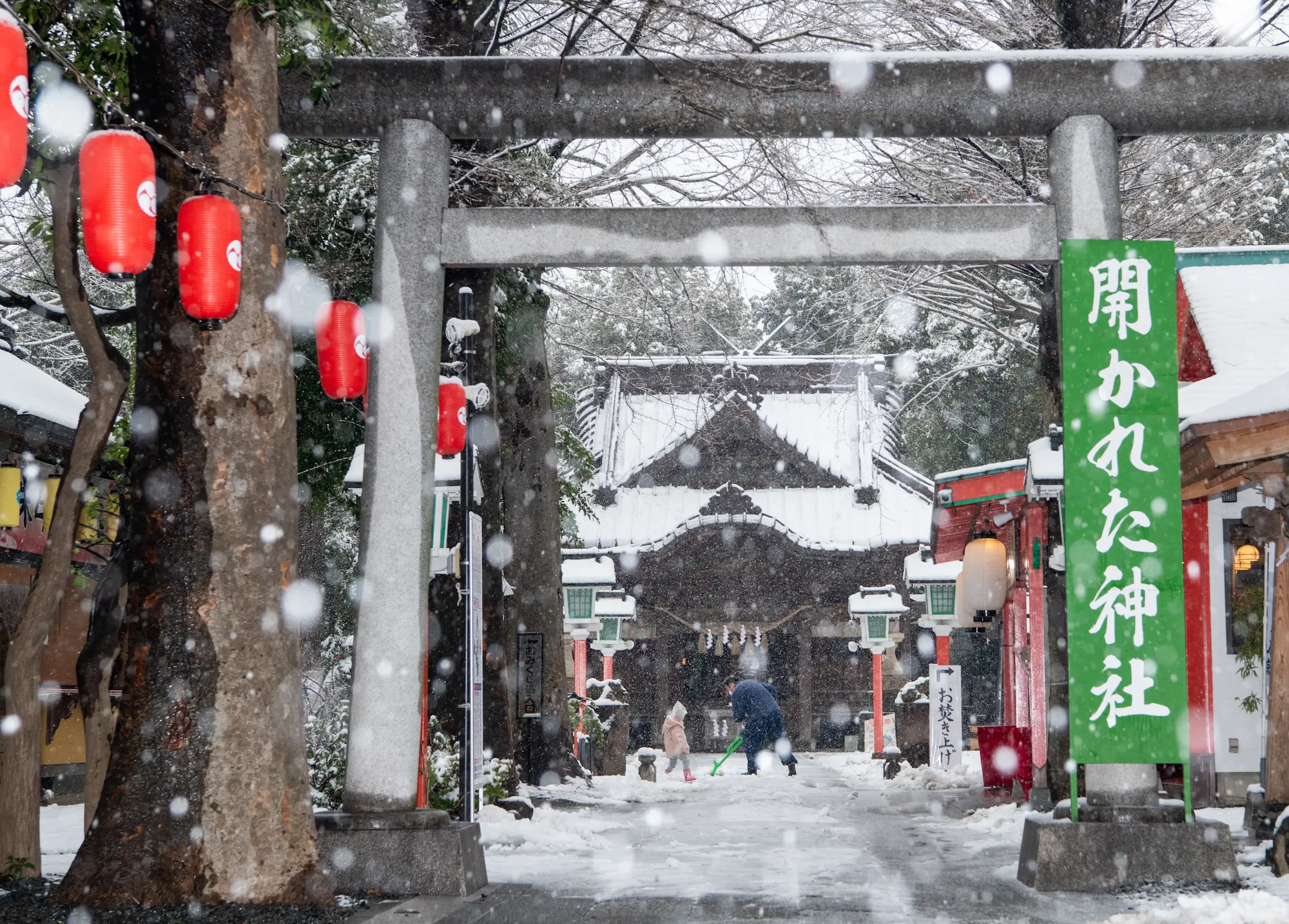 雪降る神社05