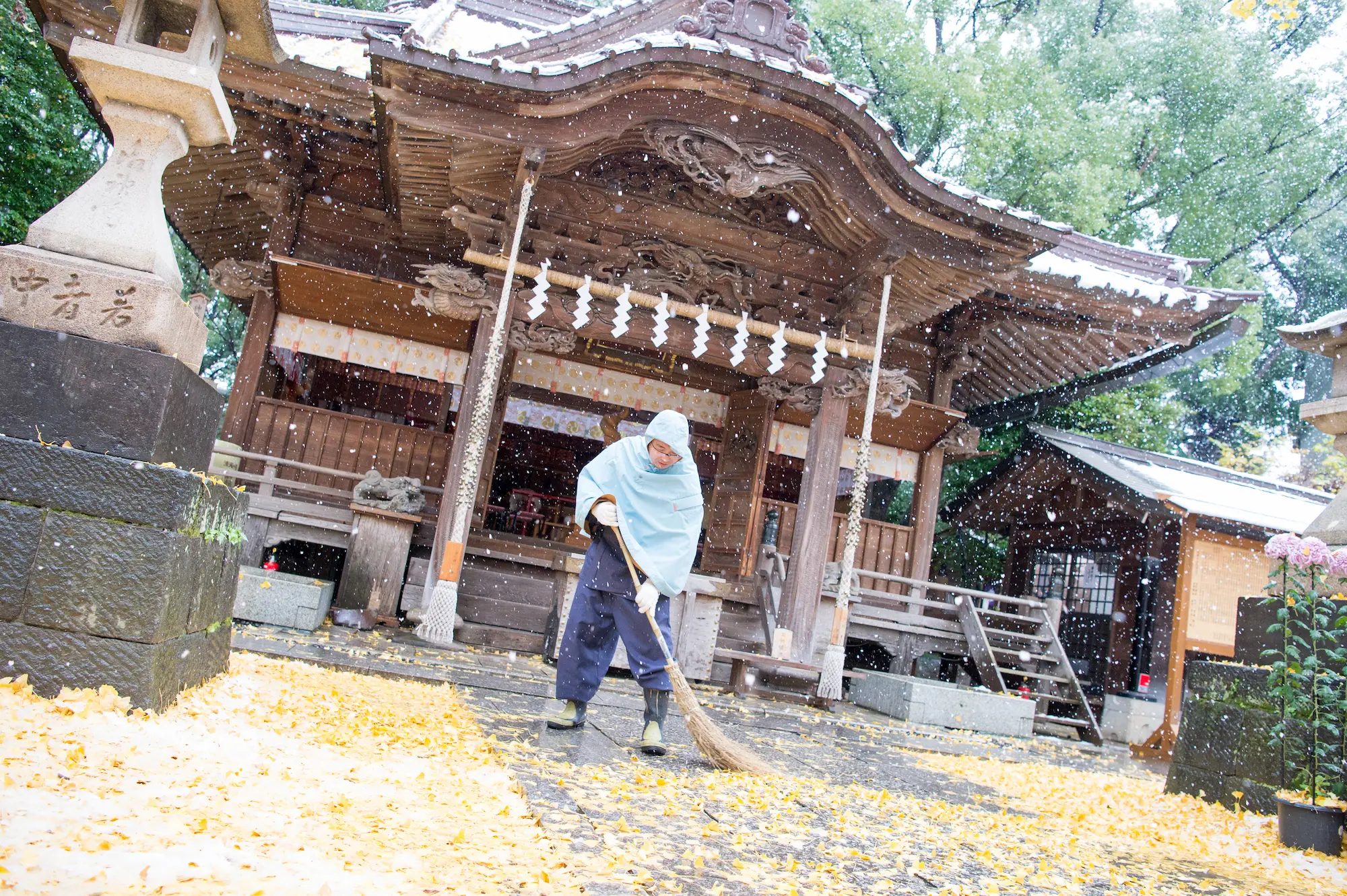 雪降る神社12