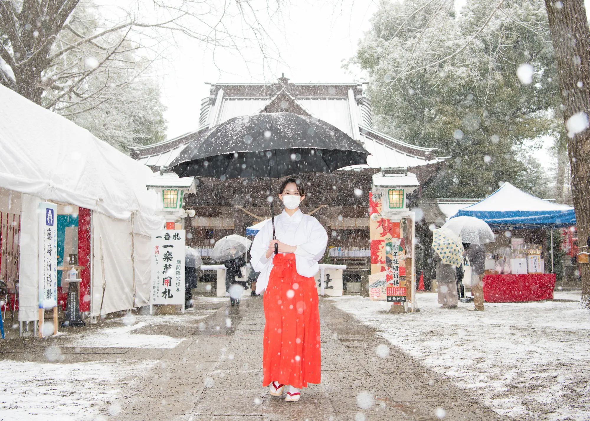 雪降る神社16