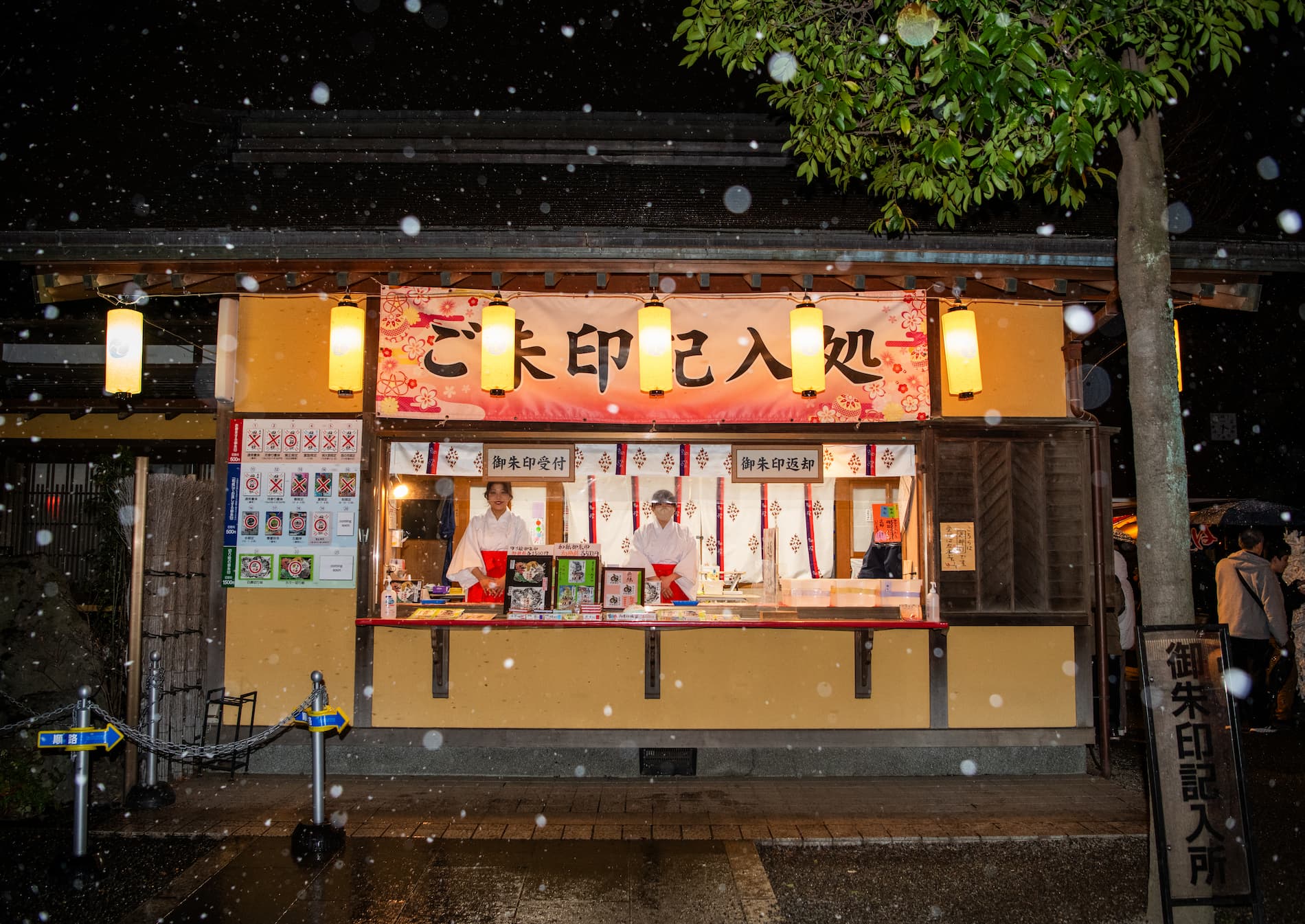 雪降る神社19